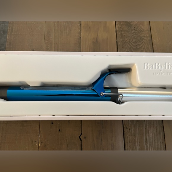 Baby bliss curling iron 1 1/4. Brand new in box, never used. - Picture 3 of 3